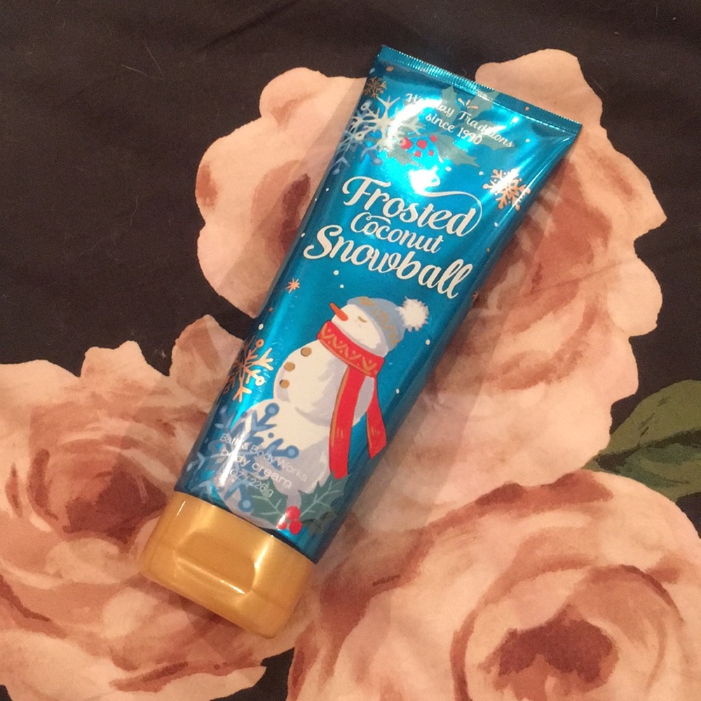Frosted coconut snowball moisturizer